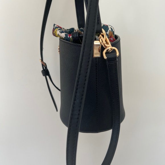 SOLD Tory Burch Bucket Bag - Picture 3 of 11